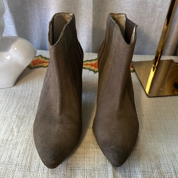 Joe’s Jeans Suede Booties sz 7.5 - Picture 2 of 7